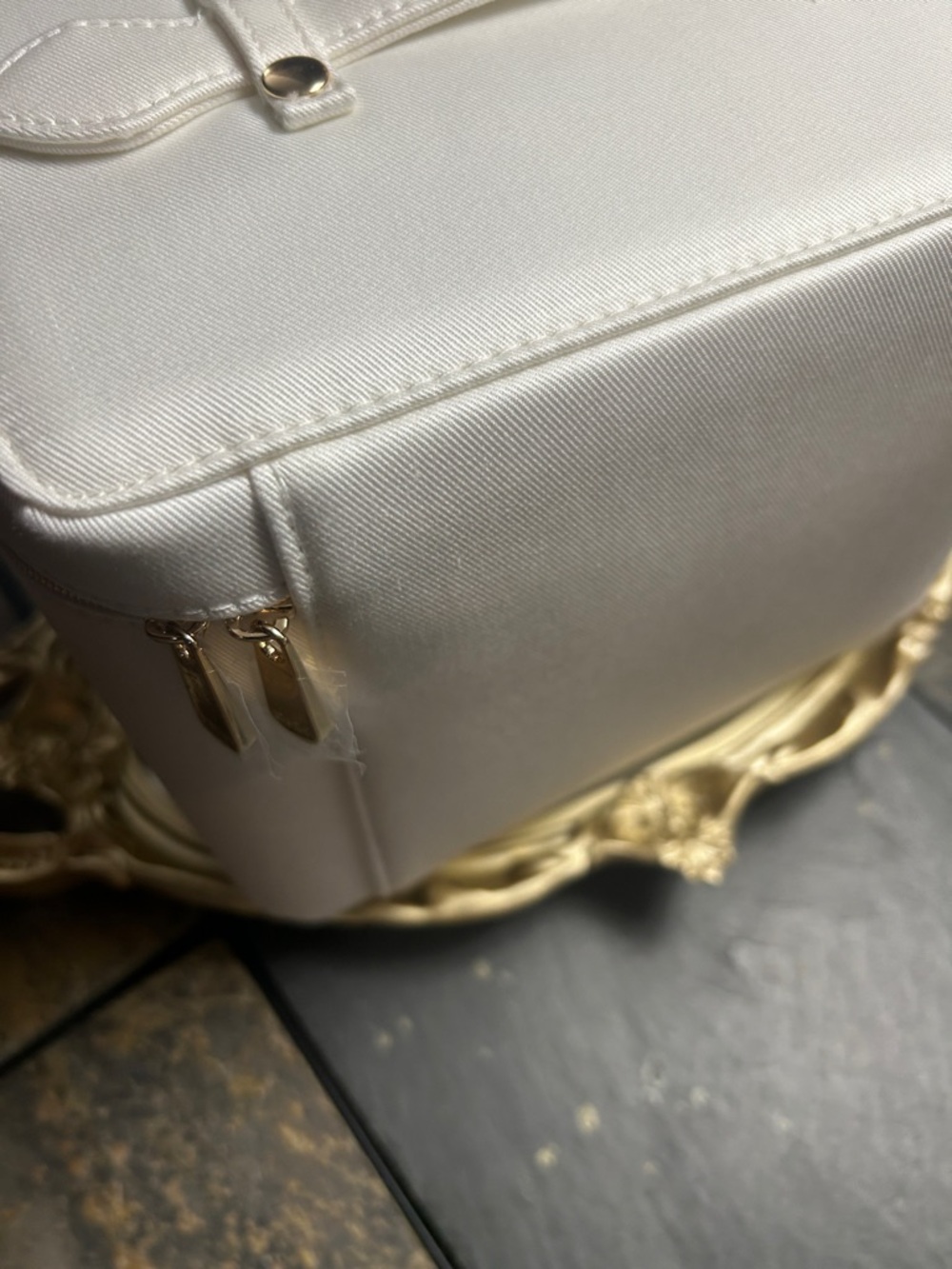 DIOR Cream Vanity Case with Gold Emblem - NEW - Picture 3 of 9